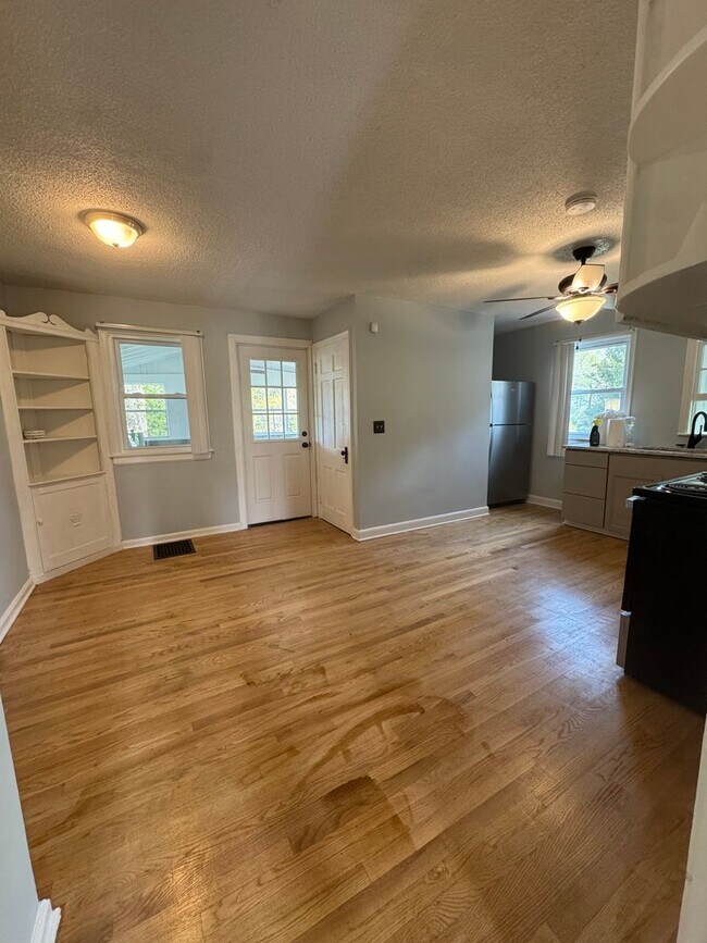 Building Photo - Single Family Home - Over 1 Acre of Land!