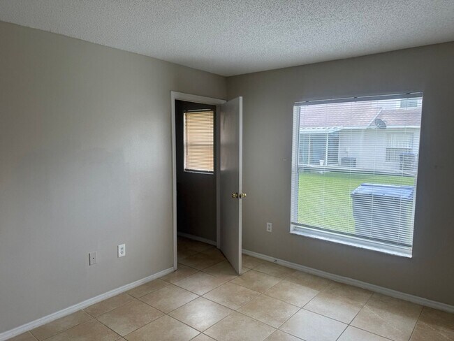 Building Photo - 3/2 Villa Located in Desirable S. Orlando ...