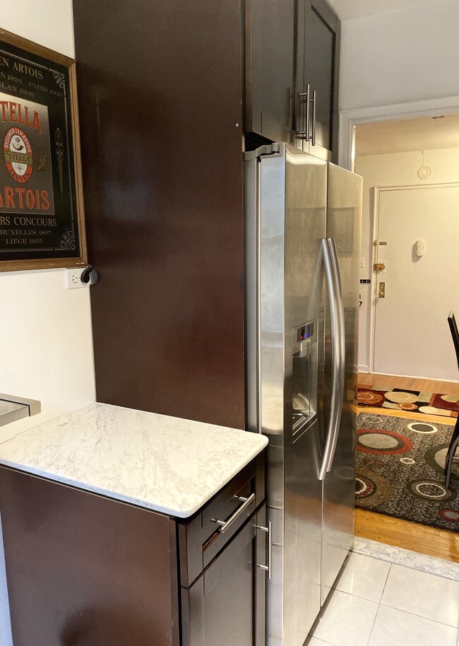 Kitchen - 14105 Pershing Cres