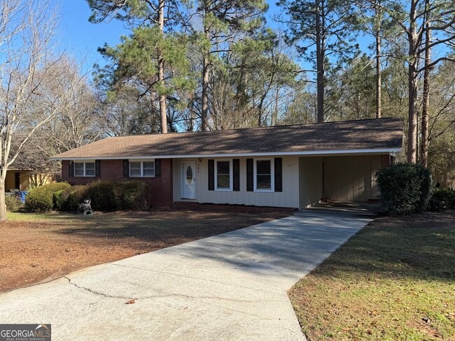 Building Photo - 305 Hillside Dr