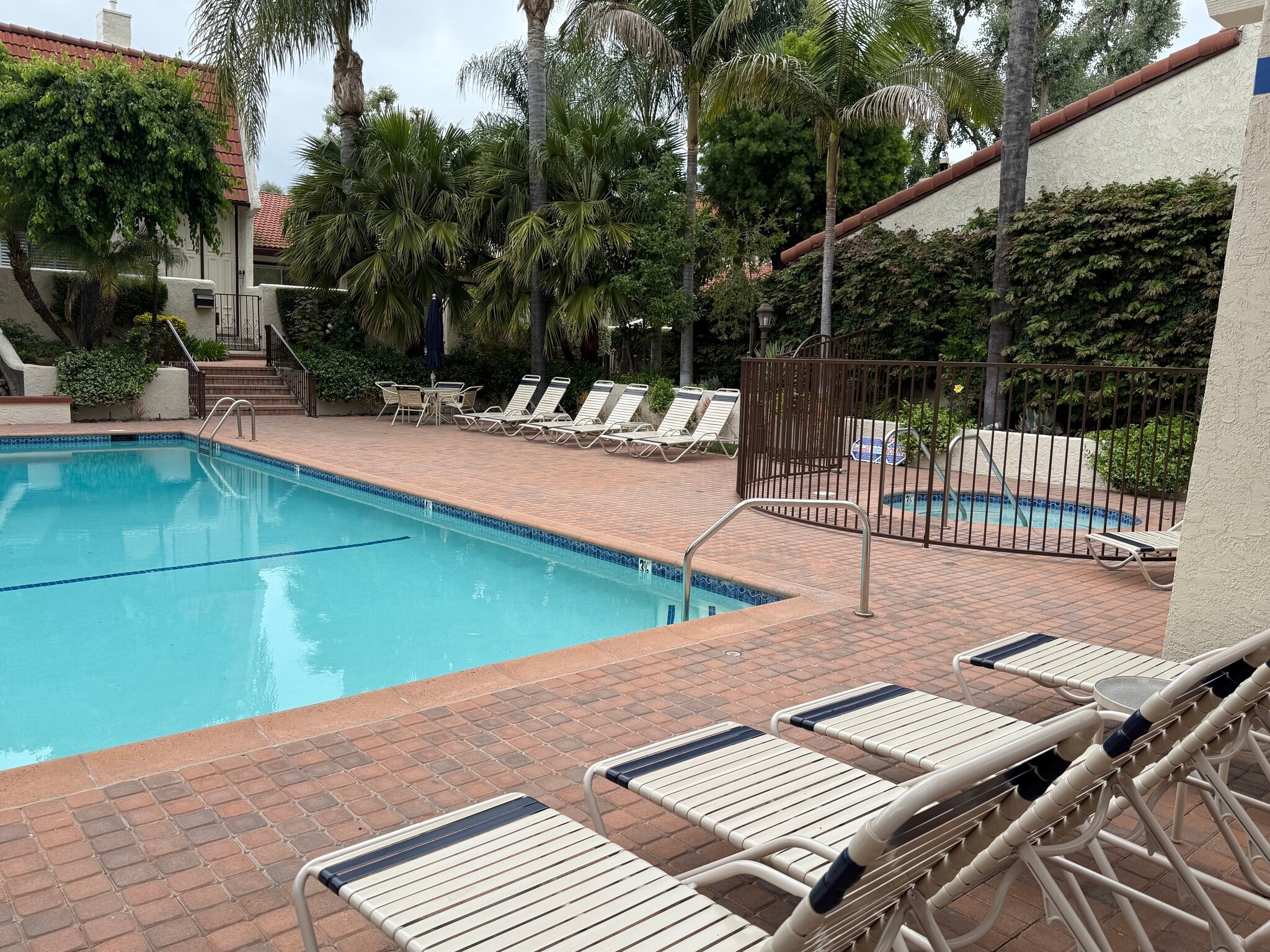 Gated spa permanently heated - 22271 Erwin St