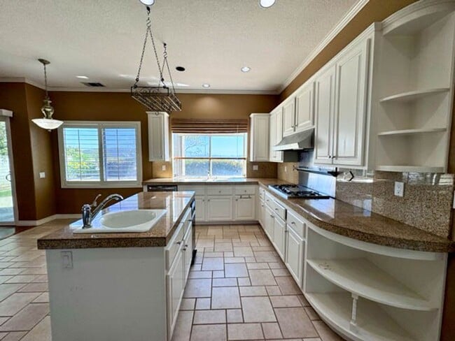 Building Photo - COMING SOON! Large Murrieta home available for LEASE!