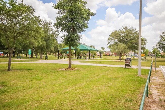 Building Photo - 9411 Spindlewood Dr