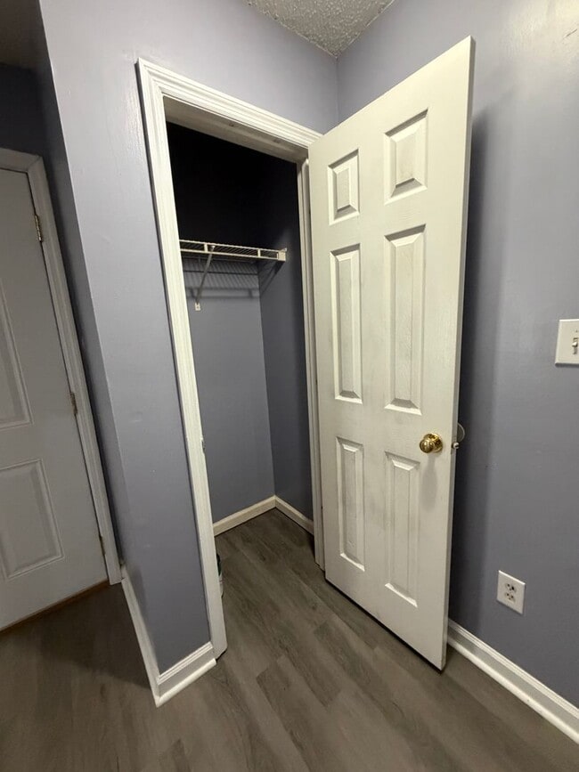 Building Photo - 3 Bd 2 Ba 1200 sq ft Townhouse