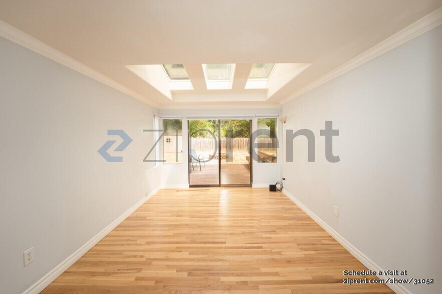 Building Photo - 122 NE 130th St