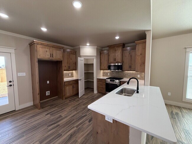 Building Photo - 406 Essex Ln