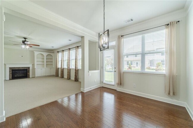 Building Photo - 2557 Staunton Dr