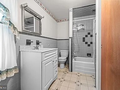 Building Photo - 122-124 Turner St