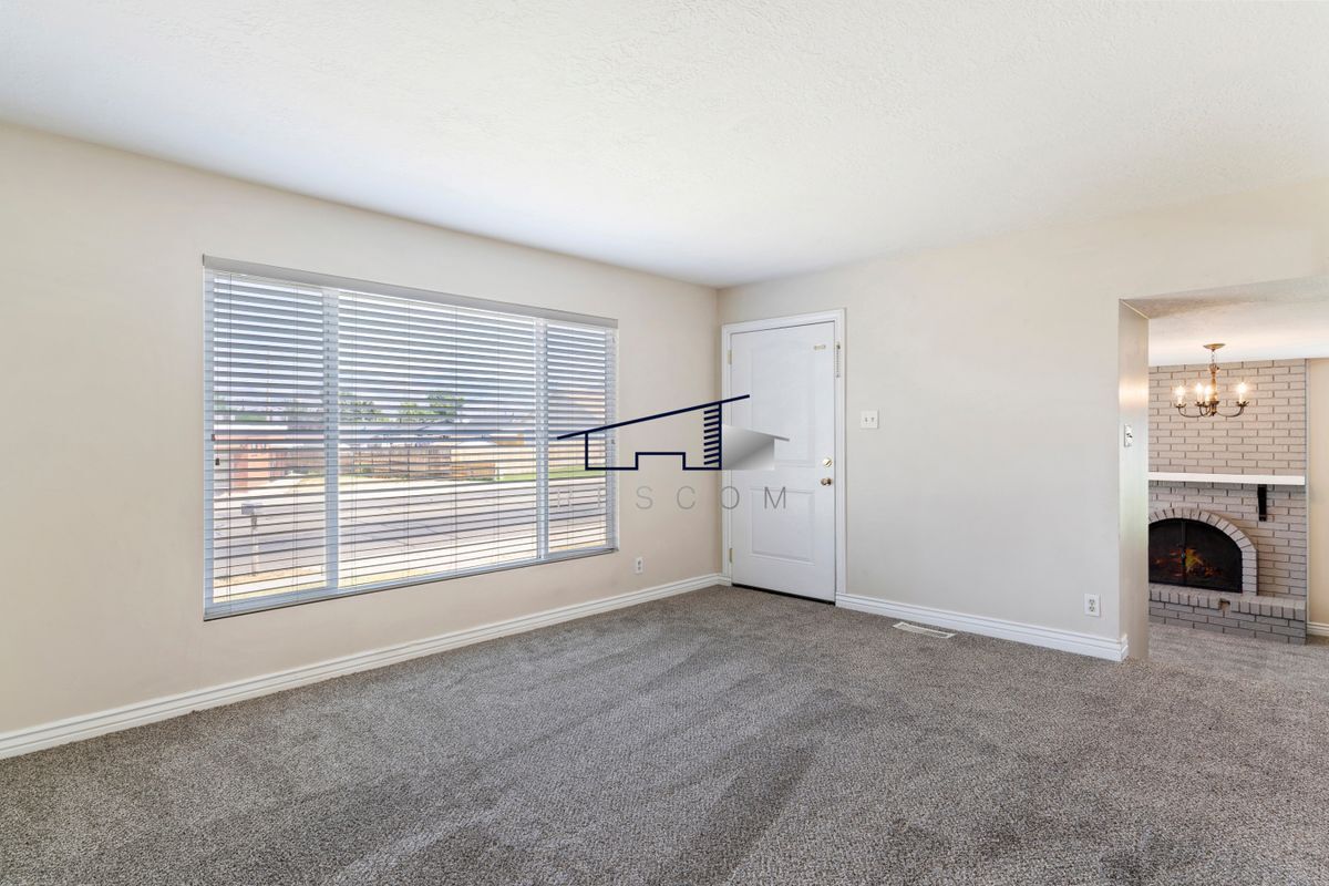 Building Photo - 167 4700 South