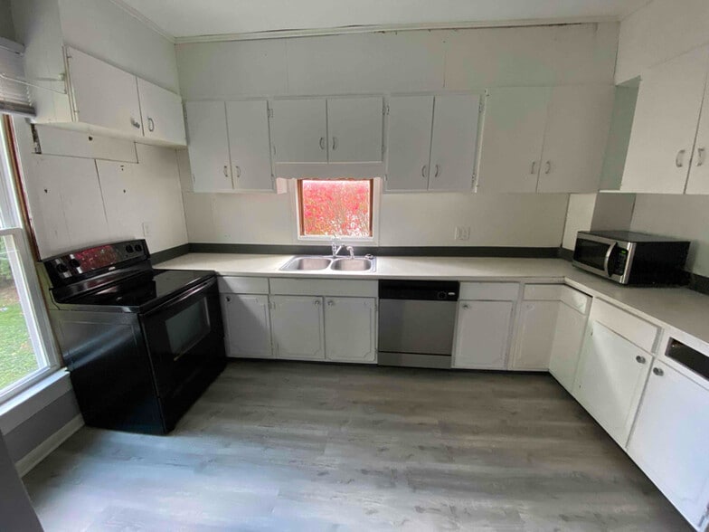 Building Photo - 411 Central Ave