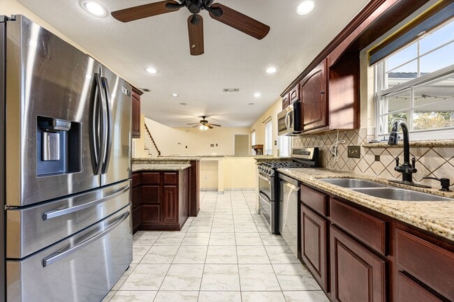 Building Photo - 18311 Oak Hampton Dr