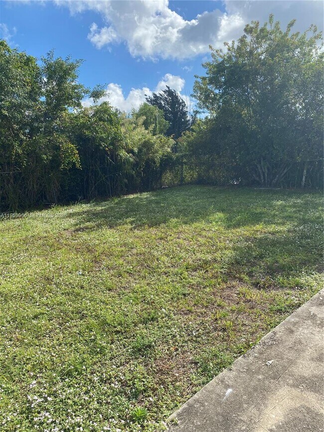 Building Photo - 1742 Ali Baba Ave