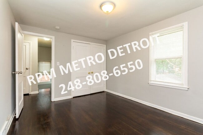 Building Photo - Traditonal 3-Bedroom Colonial Home in Detroit