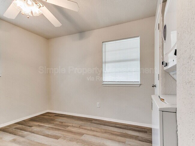 Building Photo - 5832 NW 31st Terrace