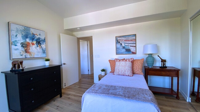 Building Photo - 1614 Pleasant Way