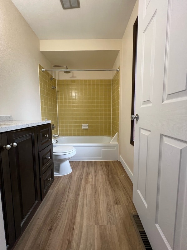 Building Photo - 1475 SW Orchard Ave