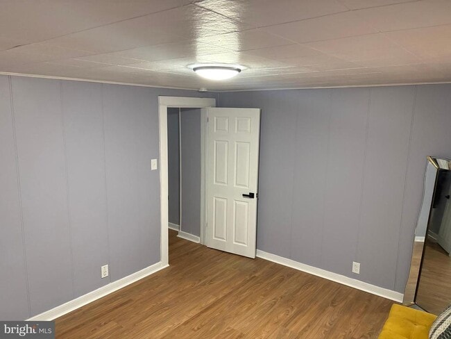 Building Photo - 657 Pine Hill St