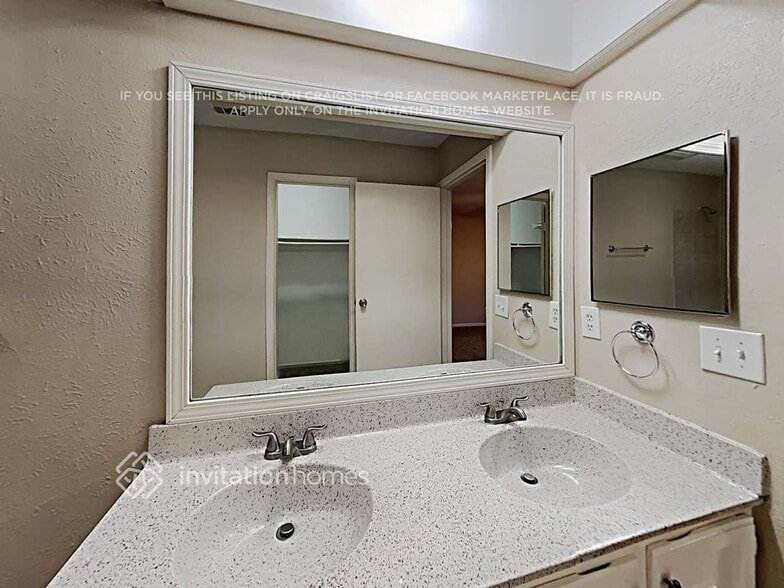 Building Photo - 27 S White Pebble Ct