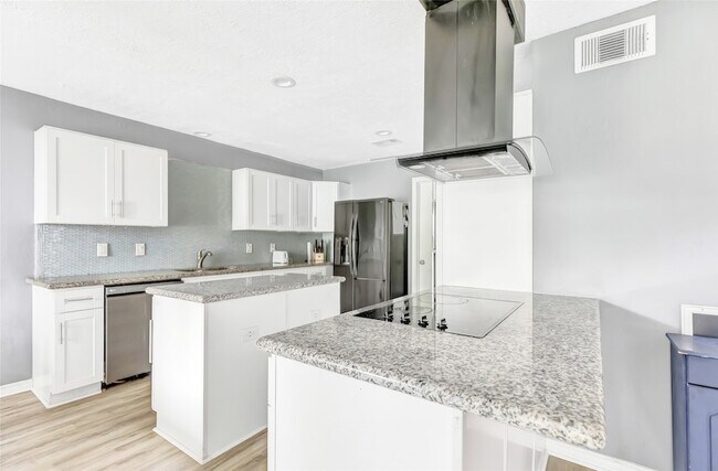 Building Photo - 1746 Cloister Dr