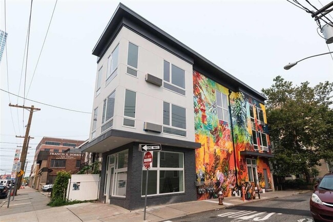 Building Photo - 396 Summit Ave