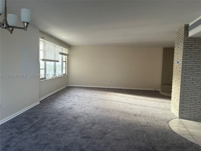 Building Photo - 5255 Collins Ave