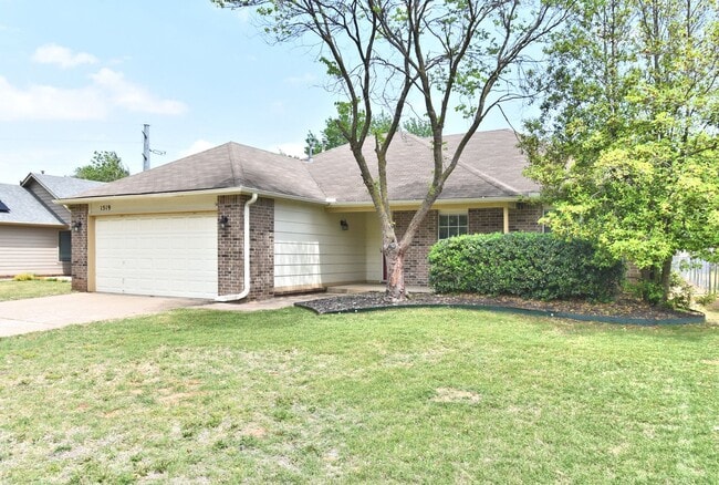 Building Photo - Welcome to your new home in Jenks!