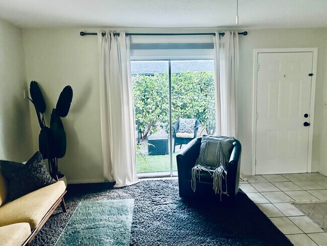 Building Photo - 3403 Hi St