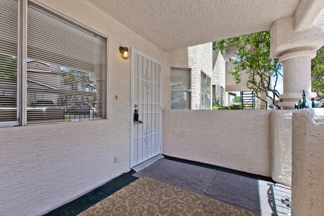 Building Photo - 1ST FLOOR CONDO CLOSE TO SUMMERLIN