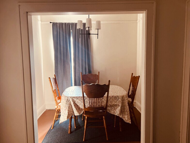 Building Photo - 508 Dickenson St