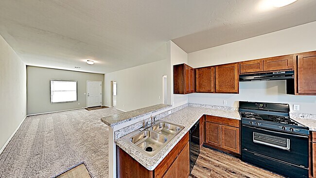 Building Photo - *MOVE IN SPECIAL: 2nd Month's Rent FREE, C...