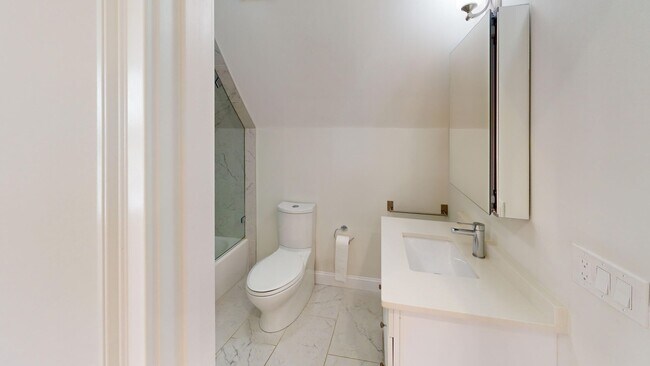 Building Photo - Gordon 2 Bed