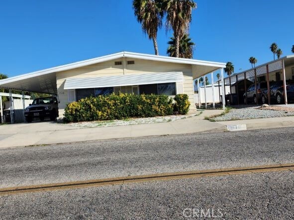 Primary Photo - 710 S Lyon Ave