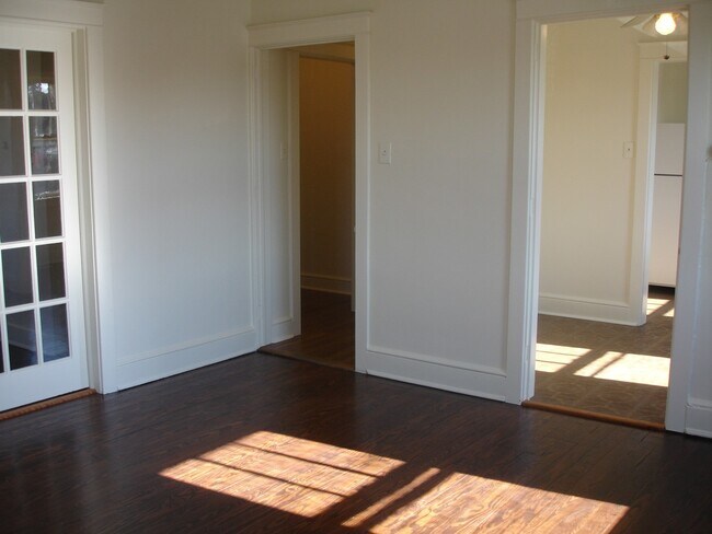 Building Photo - 1405 Oregon Pike