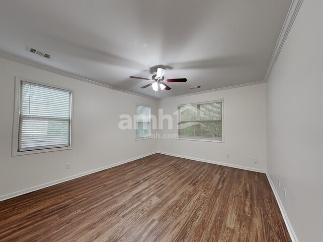 Building Photo - 3021 Golf Creek