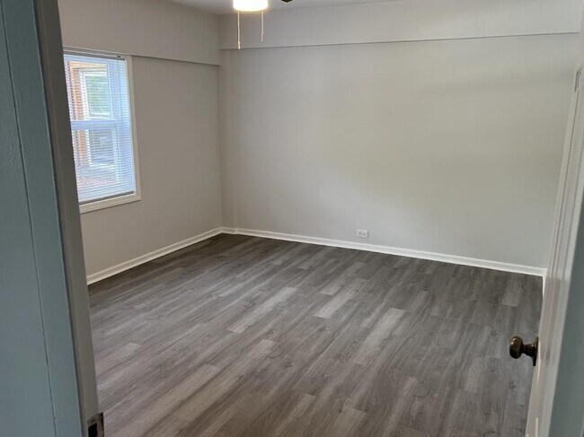 Building Photo - 1 bedroom in Chicago IL 60626