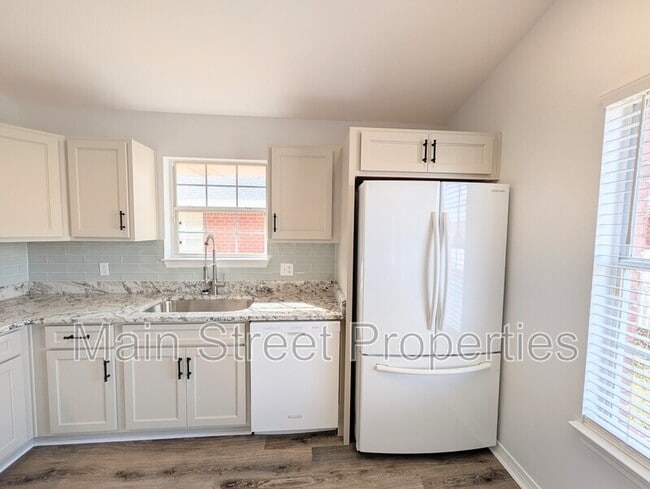 Building Photo - 28 Easton St