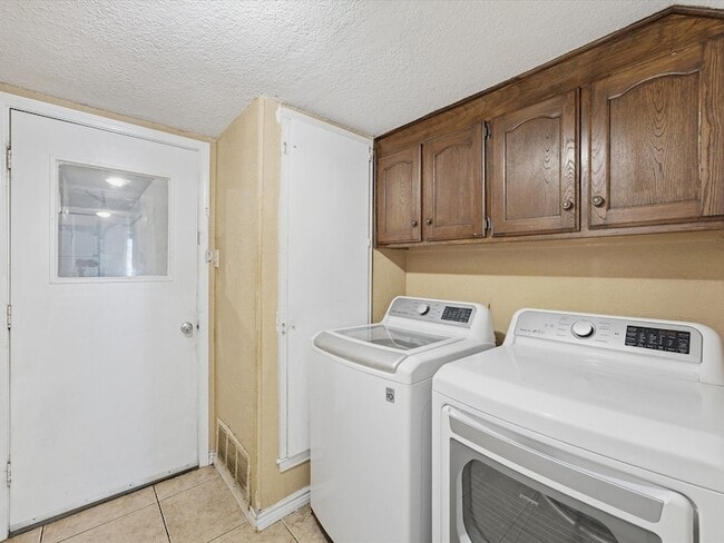 Building Photo - 7419 Lemonwood Ln