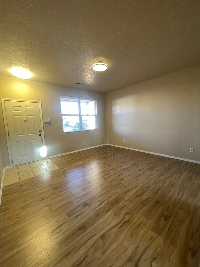 Building Photo - 919 Molten Pl NW