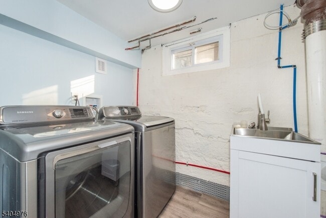 Building Photo - 22 Carolin Rd