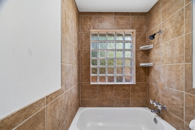 Building Photo - 1810 Indian Shores Rd