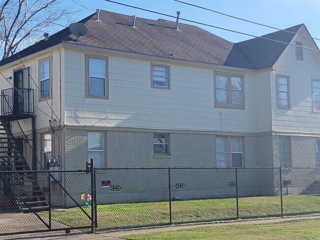 Building Photo - 2601 Wheeler Ave