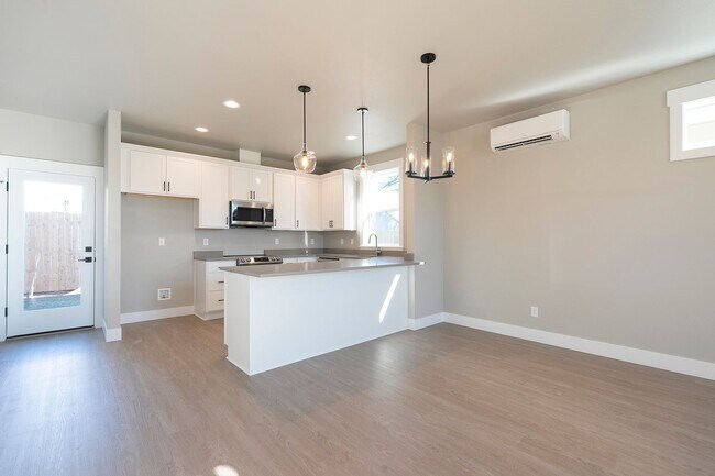 Building Photo - 2 Weeks Free Rent W/ Approved Application ...