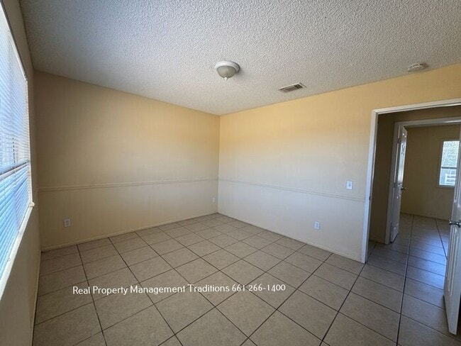 Building Photo - Cozy 3 Bed, 1 Bath