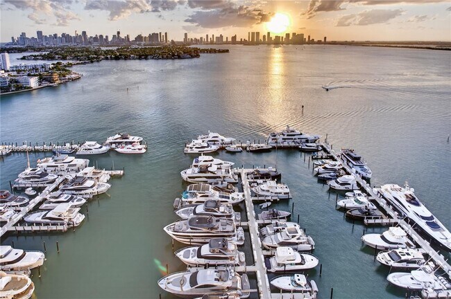 Building Photo - 1900 Sunset Harbour Dr