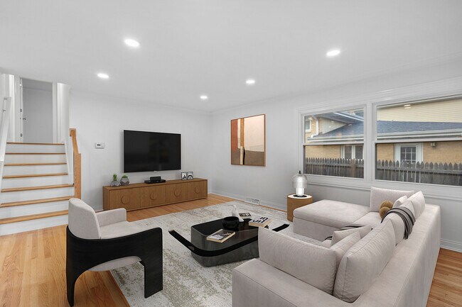 Building Photo - 223 Kenloch Ave