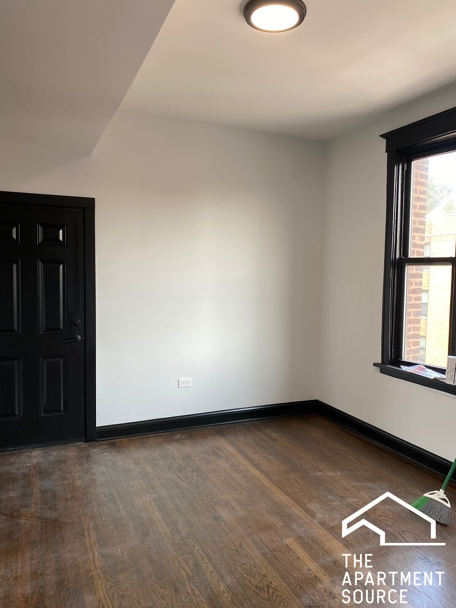 Building Photo - 1000 N Mozart St