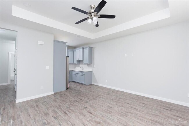 Building Photo - 3405 E Zinnia Ave