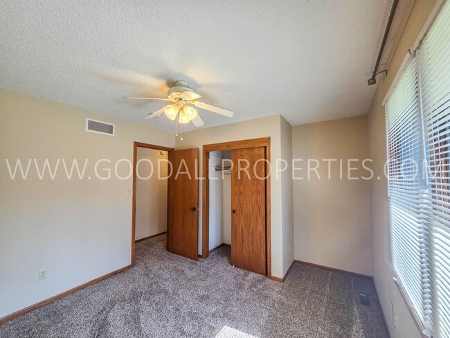 Building Photo - 1104 Prairie View Dr