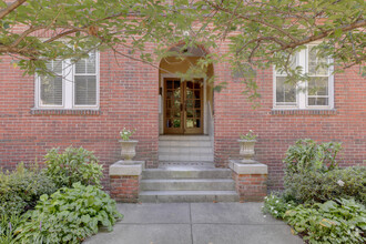 Building Photo - 703 W Princess Anne Rd