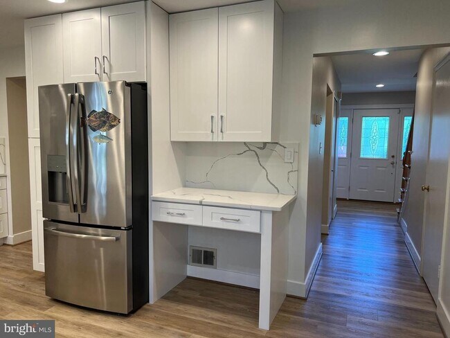 Building Photo - 9502 Tregaron Pl